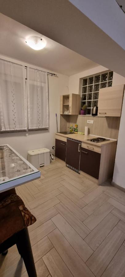 Apartmani Tatic Stinjan Exterior photo